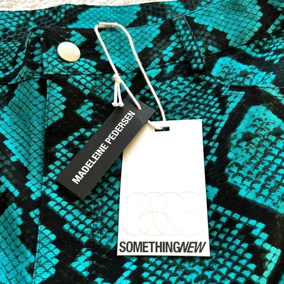 NWT SomethingNEW Kamala Wide Leg Snake Print Pants in Turquoise Blue Size 6 - Picture 5 of 15